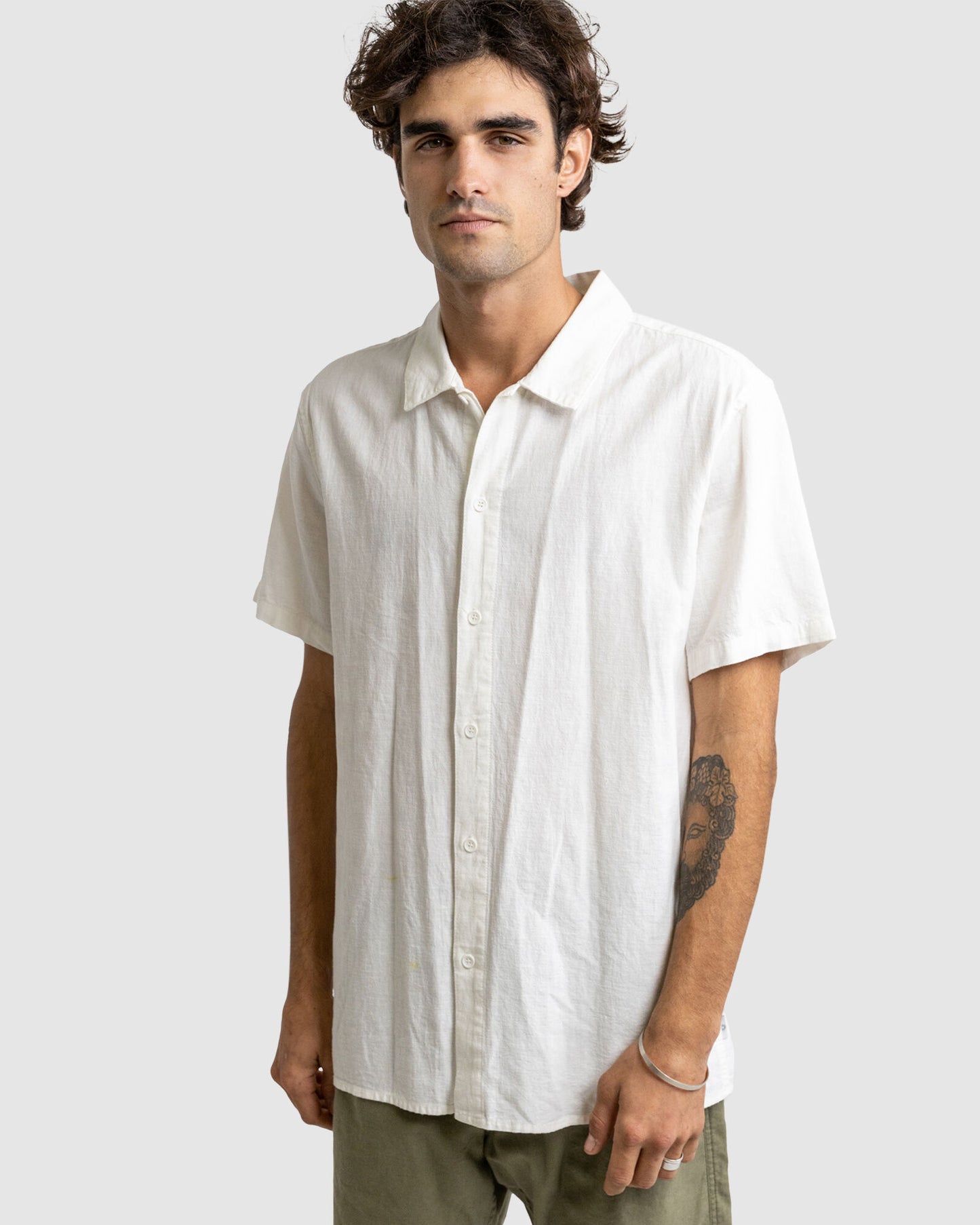 CLASSIC LINEN SHIRT